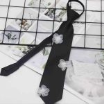 Μαύρη Σατέν Γραβάτα με Λουλούδια