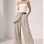 Mochy Μπεζ παντελόνι σε άνετη, wide leg γραμμή με ενσωματωμένο ζωνάκι και ασύμμετρη λεπτομέρεια στο πλάι
