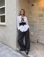 Λευκό Πουκάμισο συνοδευόμενο από πολυμορφική μαύρη ζώνη
